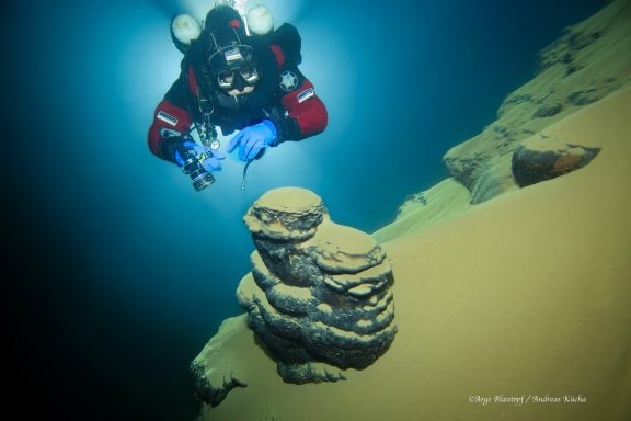 Unterwassertropfstein im Äonendom